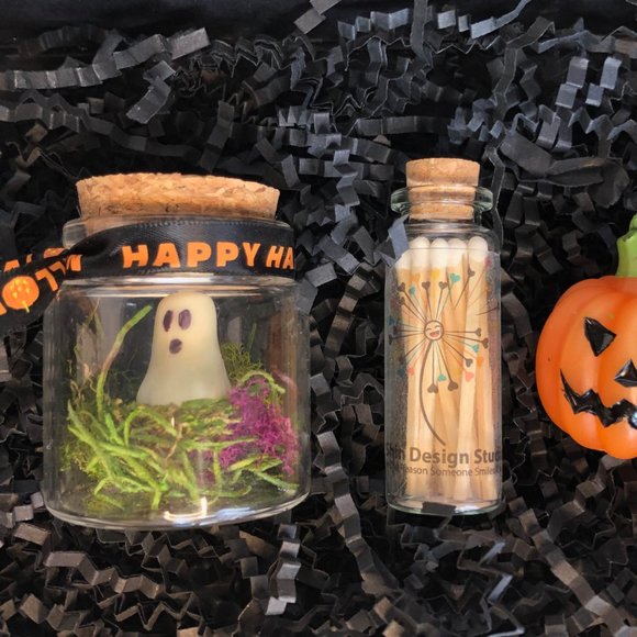 Halloween Gift Box - Glow in the Dark Ghost - Picture 2 of 10